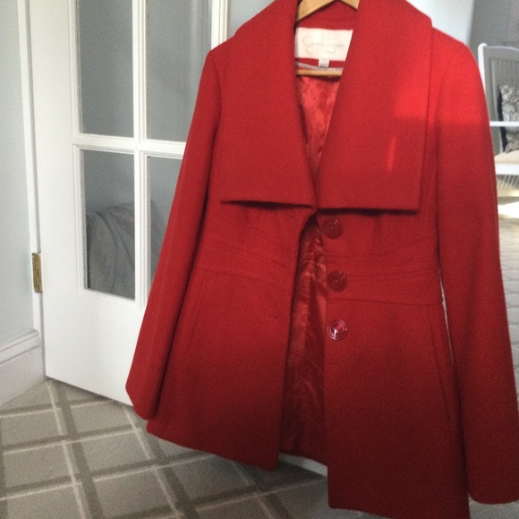 Beautiful Red Coat ! - Picture 8 of 9